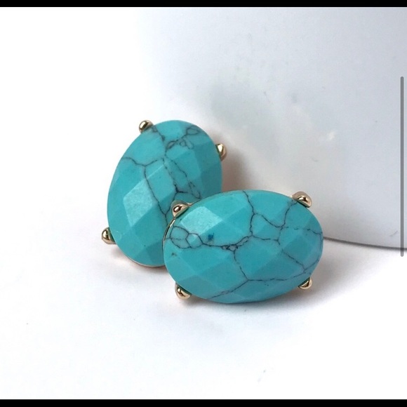 Natural turquoise stone gold tone women’s post stud earrings - Picture 3 of 6